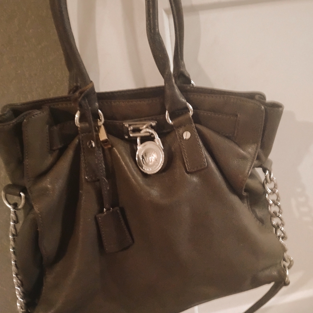 Elegant Olive Green Leather Tote Bag